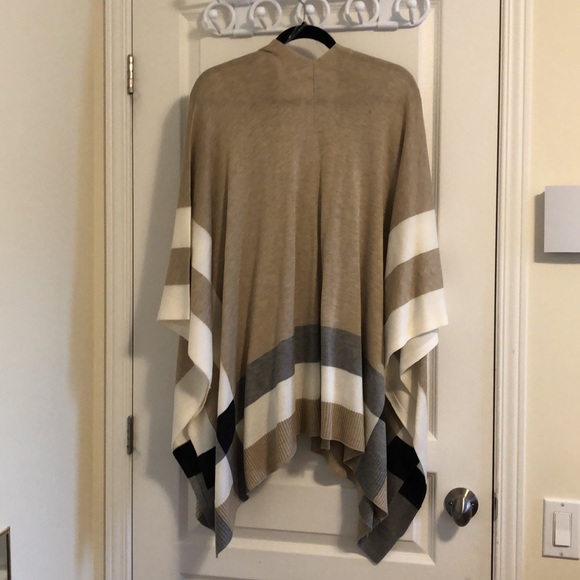Calvin Klein Poncho - Picture 3 of 5